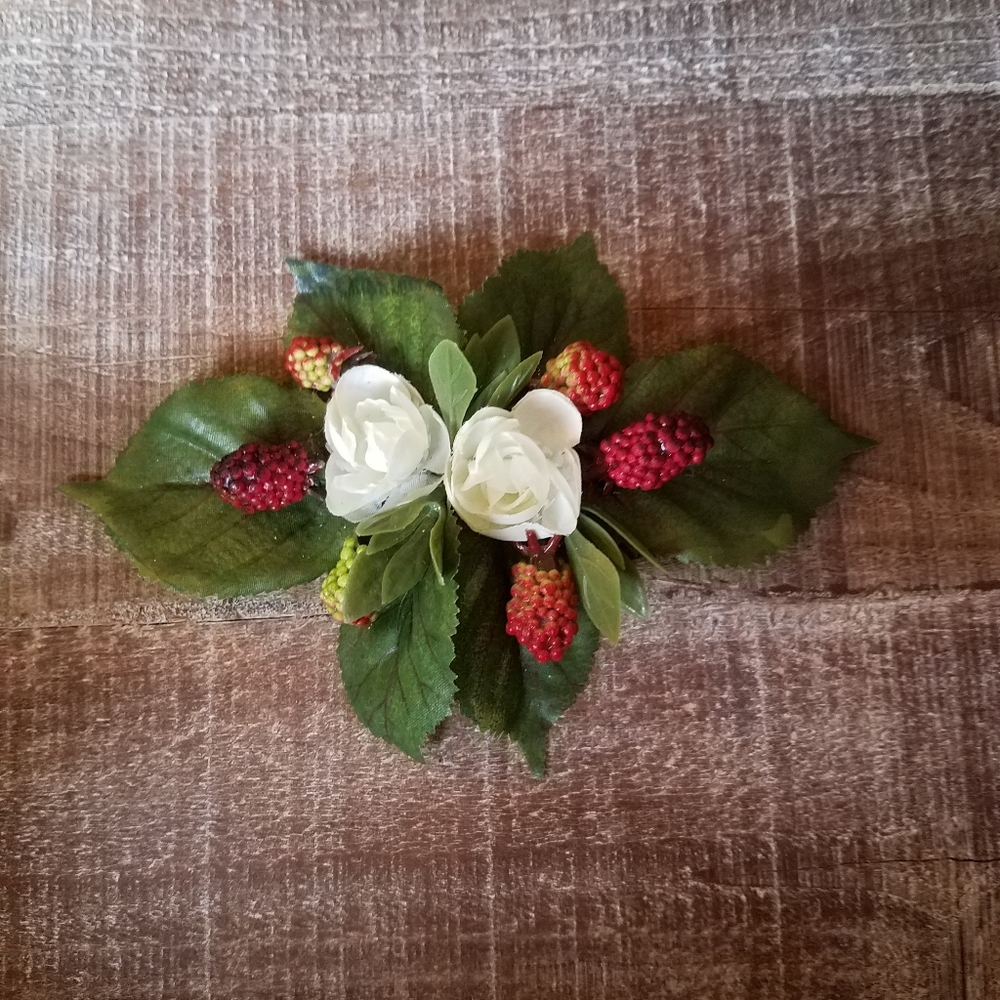 Raspberry & Ranunculus Hair Accessory - Picture 2 of 11